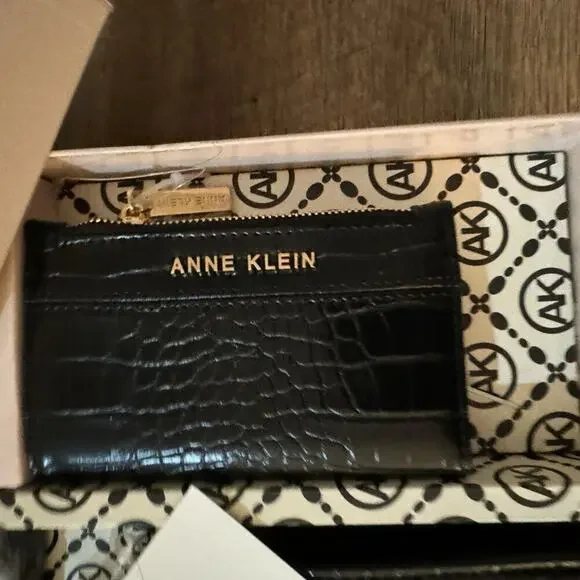 ANNE KLEIN Black Satchel with Wallet AKG5041
New in Box / with Tag MSRP $95 - Picture 10 of 11